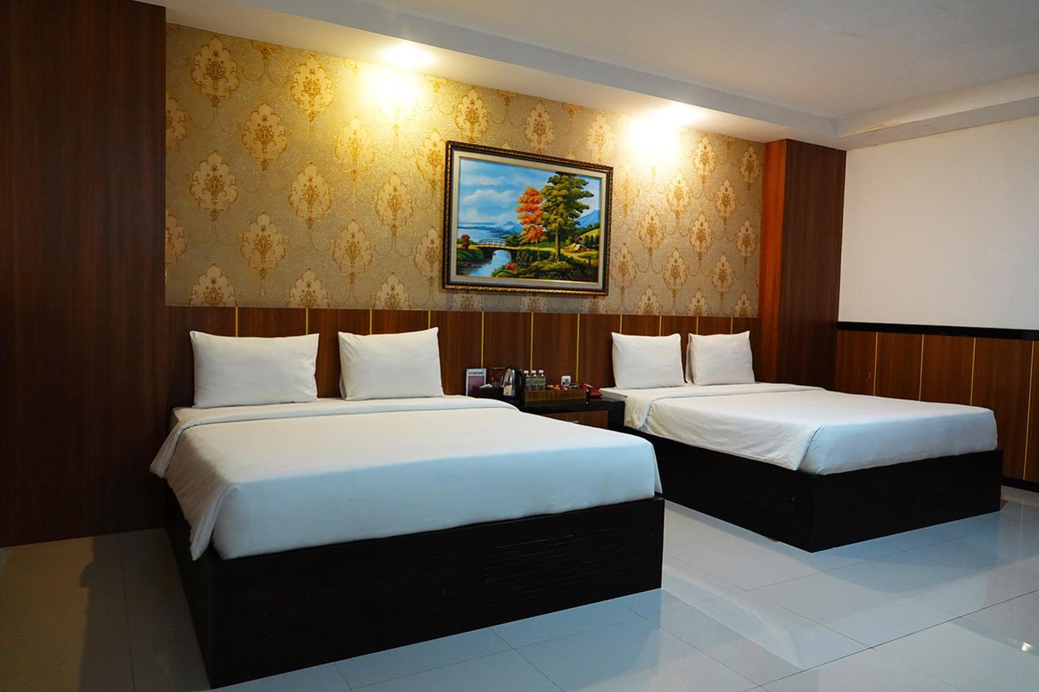 Baratha Hotel & Resto Бондовосо Экстерьер фото
