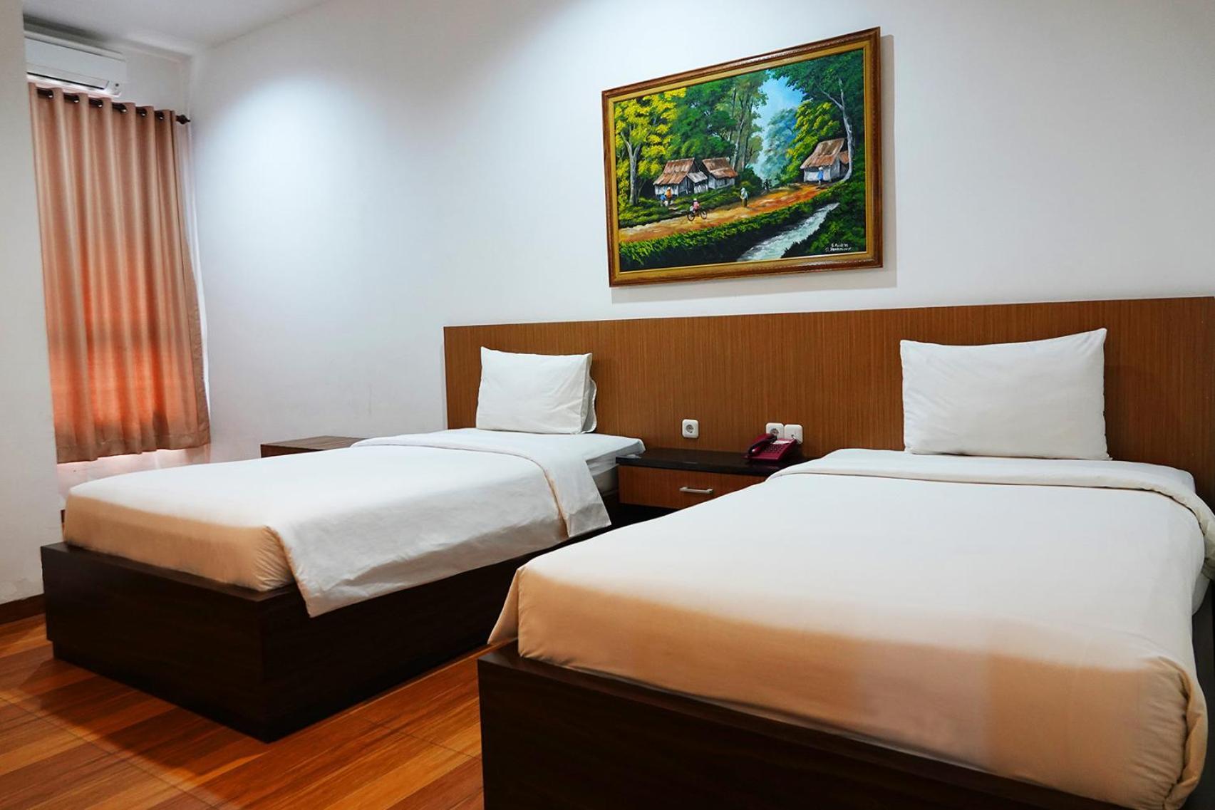 Baratha Hotel & Resto Бондовосо Экстерьер фото