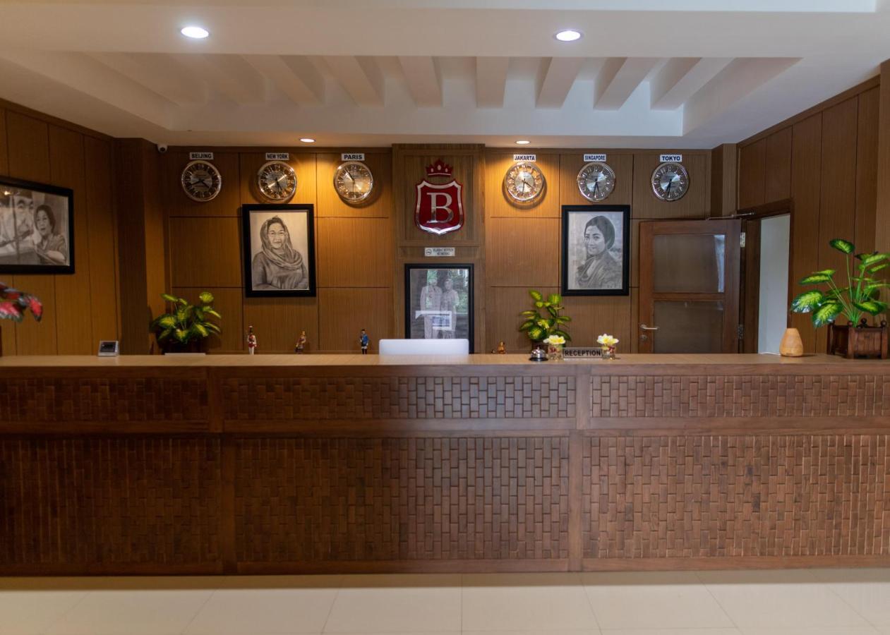 Baratha Hotel & Resto Бондовосо Экстерьер фото