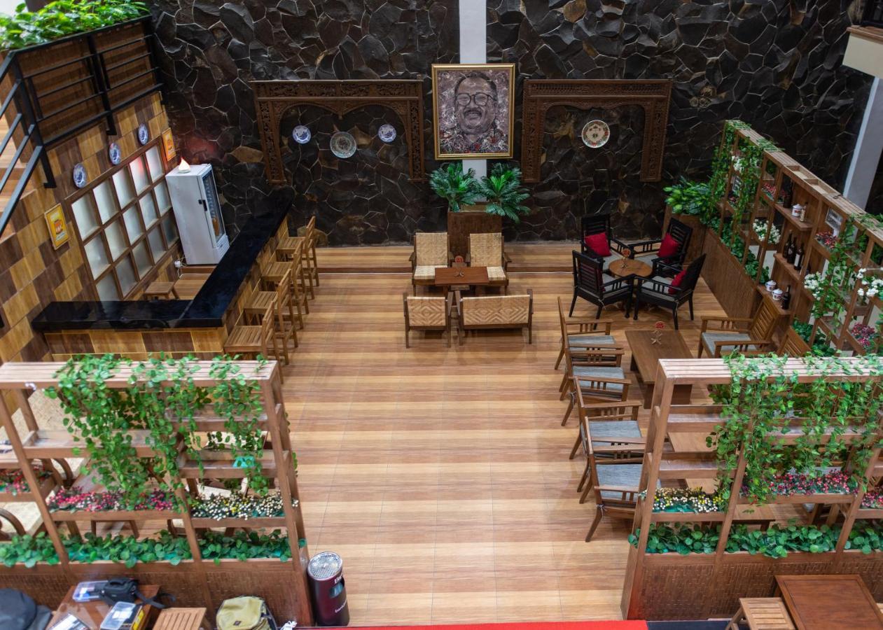 Baratha Hotel & Resto Бондовосо Экстерьер фото
