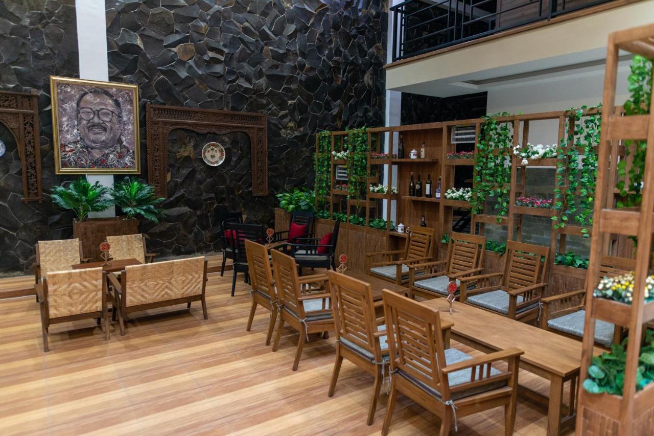 Baratha Hotel & Resto Бондовосо Экстерьер фото