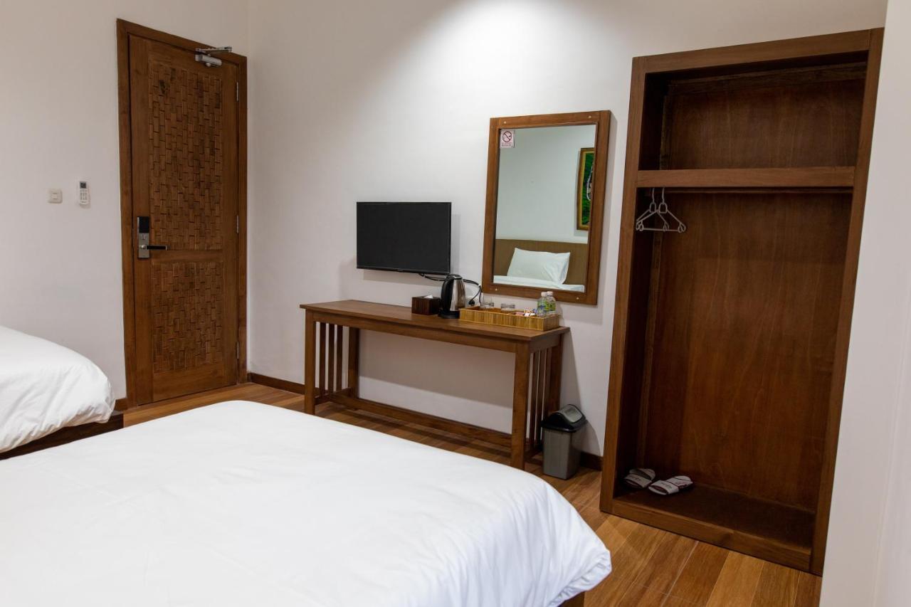 Baratha Hotel & Resto Бондовосо Экстерьер фото