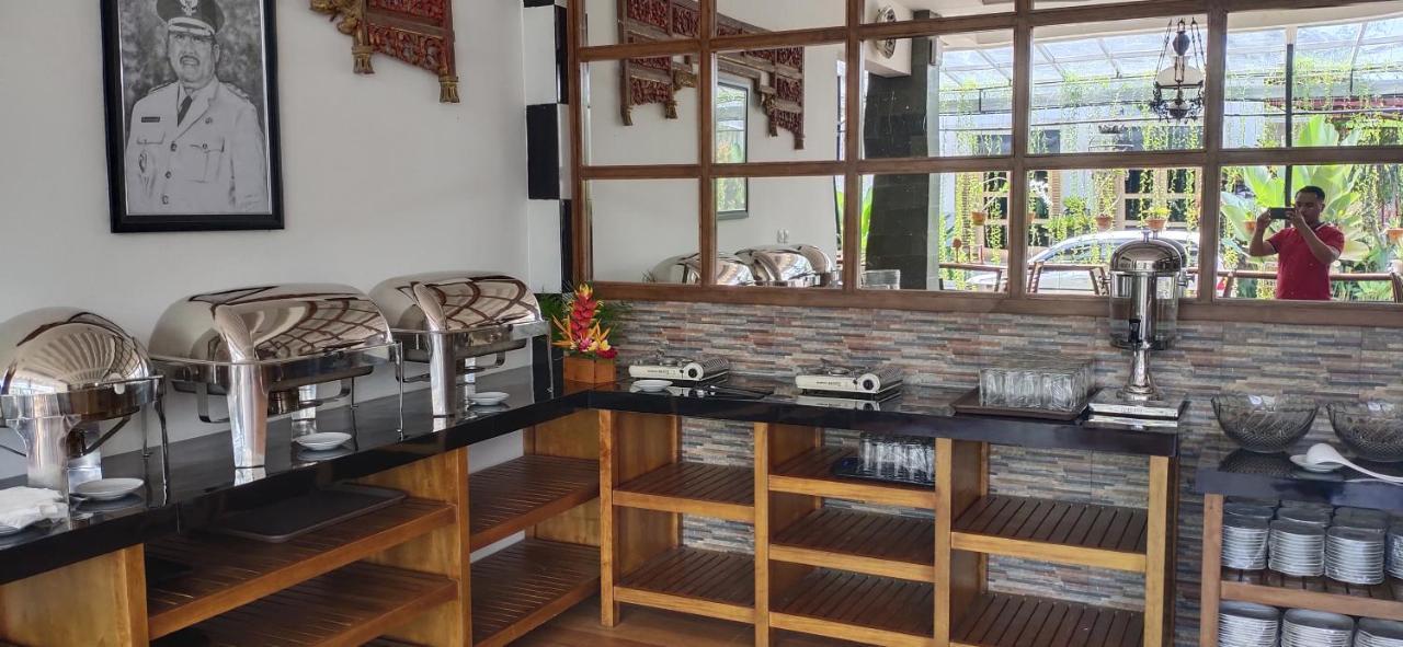 Baratha Hotel & Resto Бондовосо Экстерьер фото