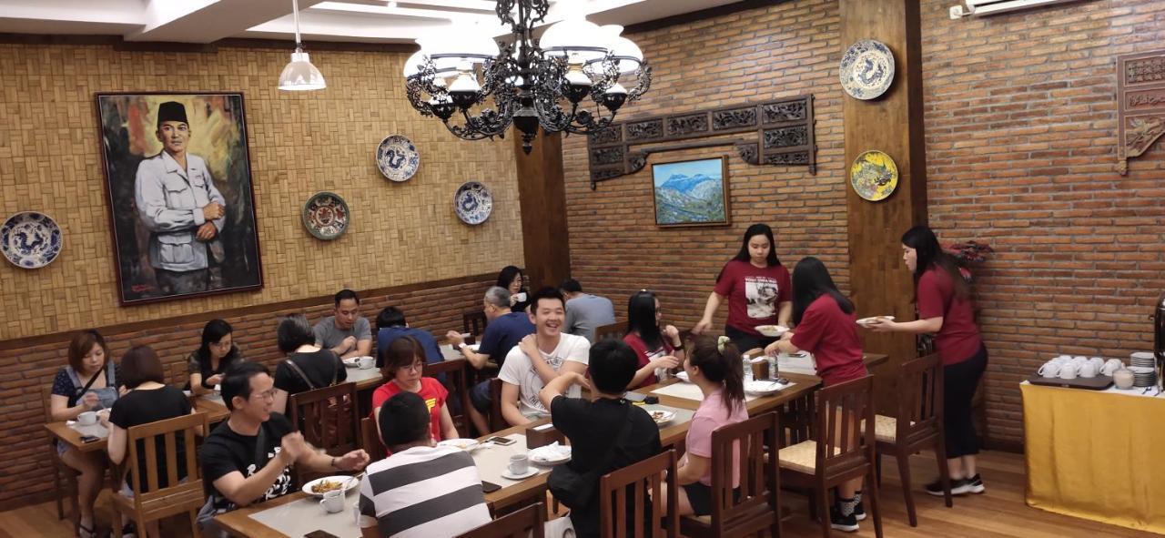 Baratha Hotel & Resto Бондовосо Экстерьер фото